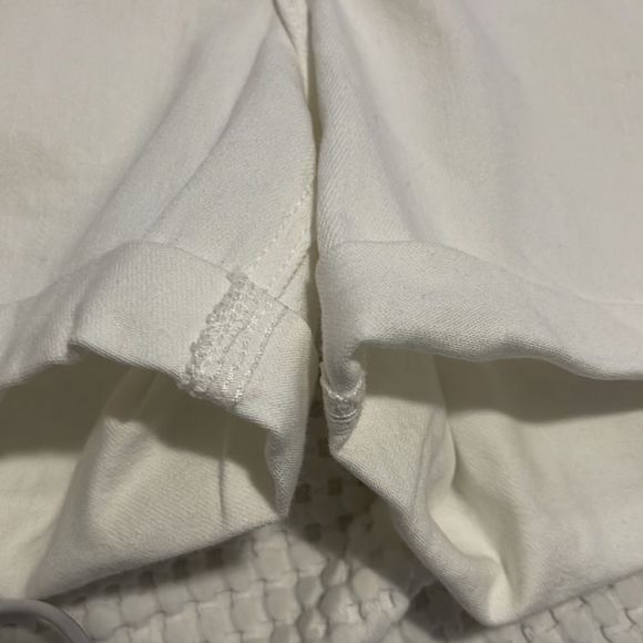 NWT-Old Navy-26 & 28 +. Mid Rise 3” Inseam Denim Short - Picture 5 of 7